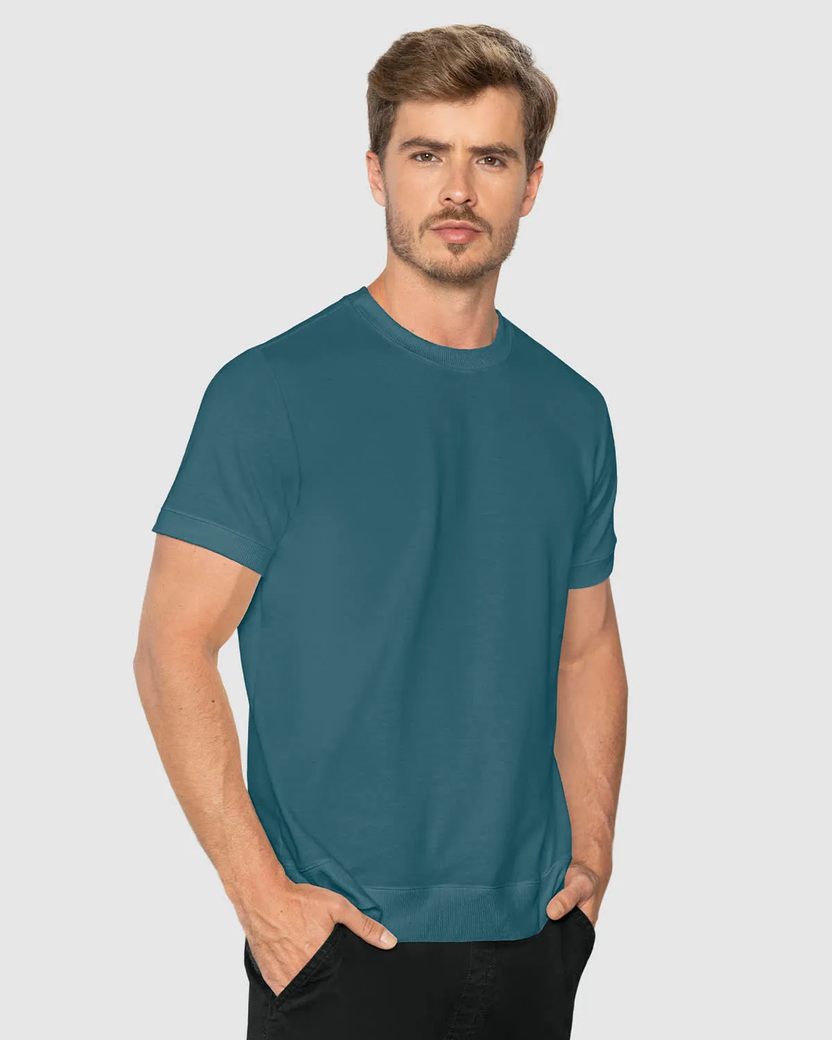 Camiseta manga corta con cuello, ruedo y mangas en rib