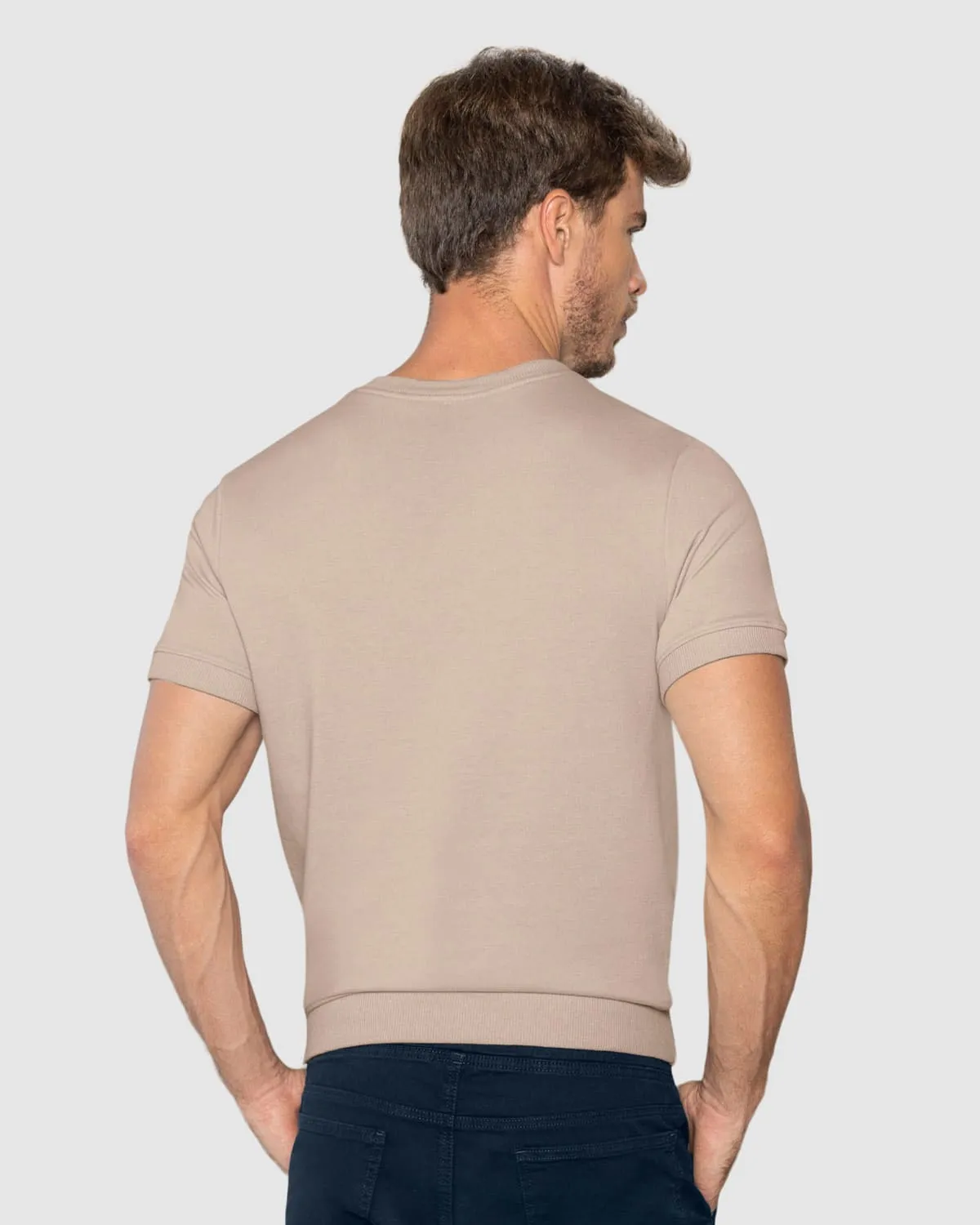 Camiseta manga corta con cuello, ruedo y mangas en rib