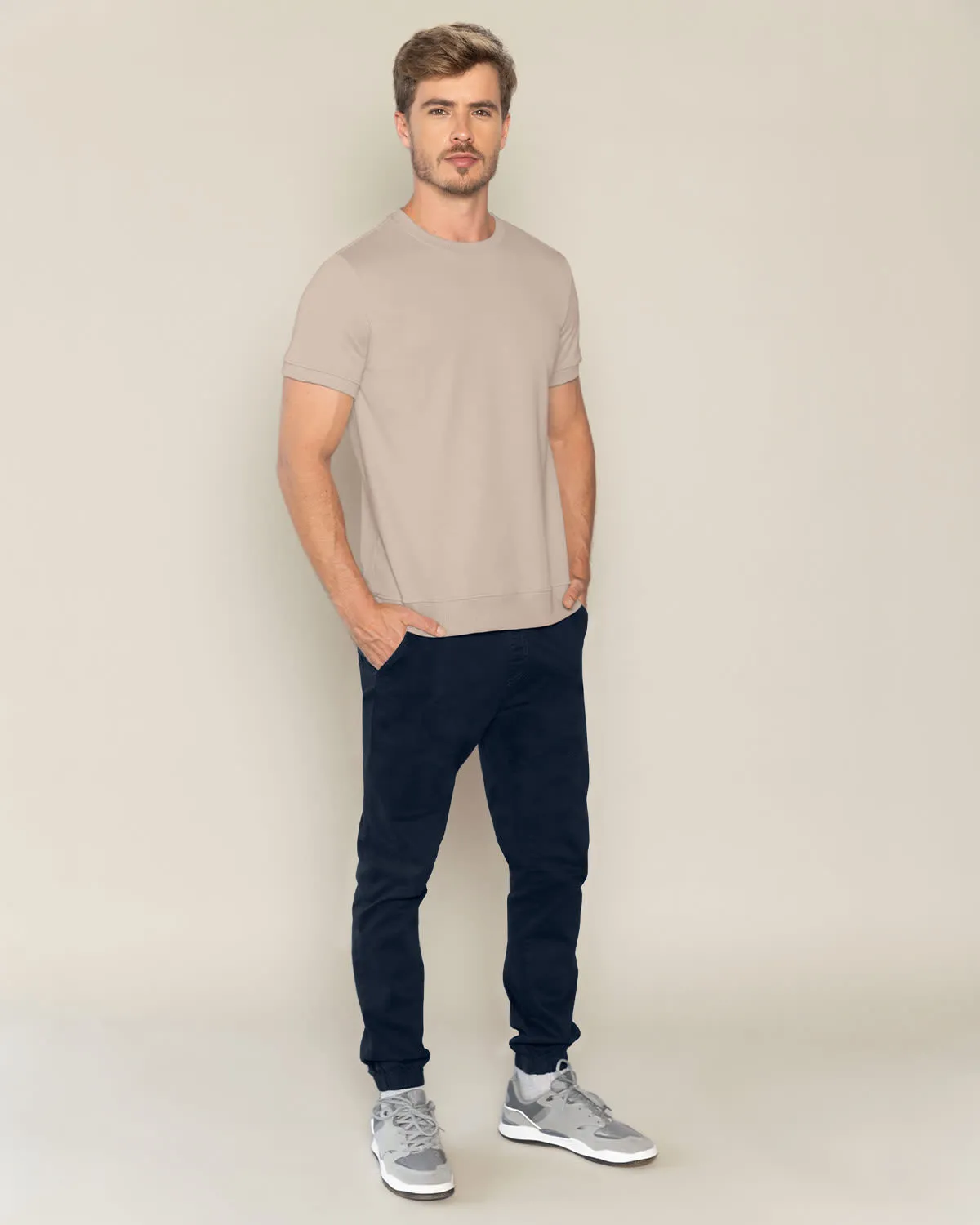 Camiseta manga corta con cuello, ruedo y mangas en rib
