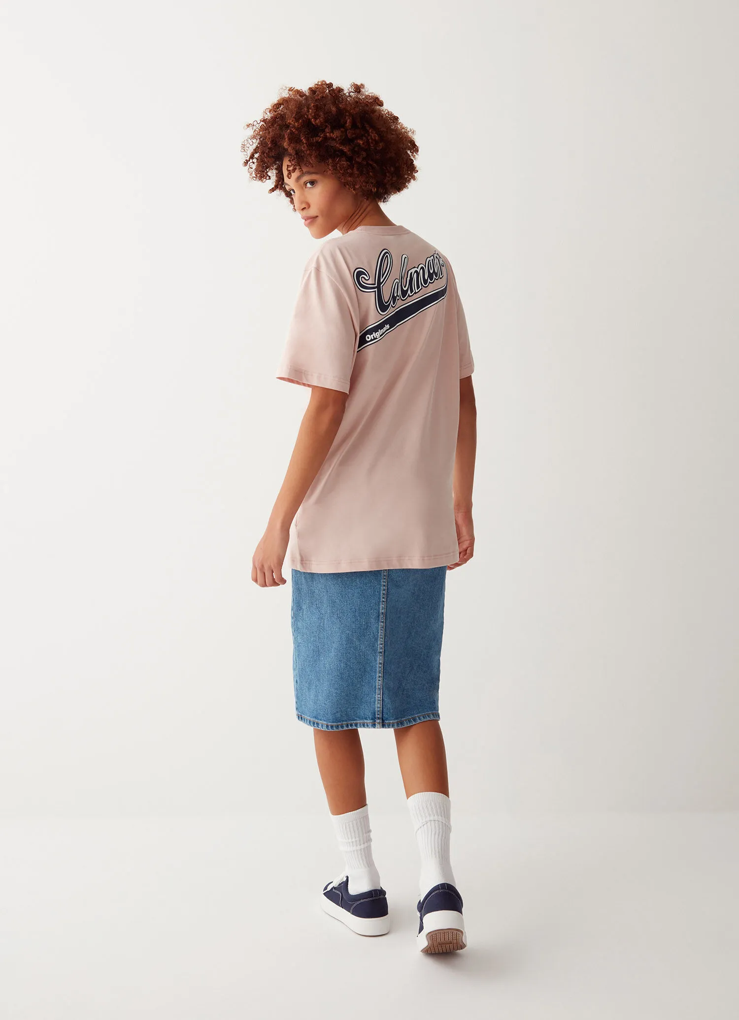 Camiseta universitaria con estampado en la espalda