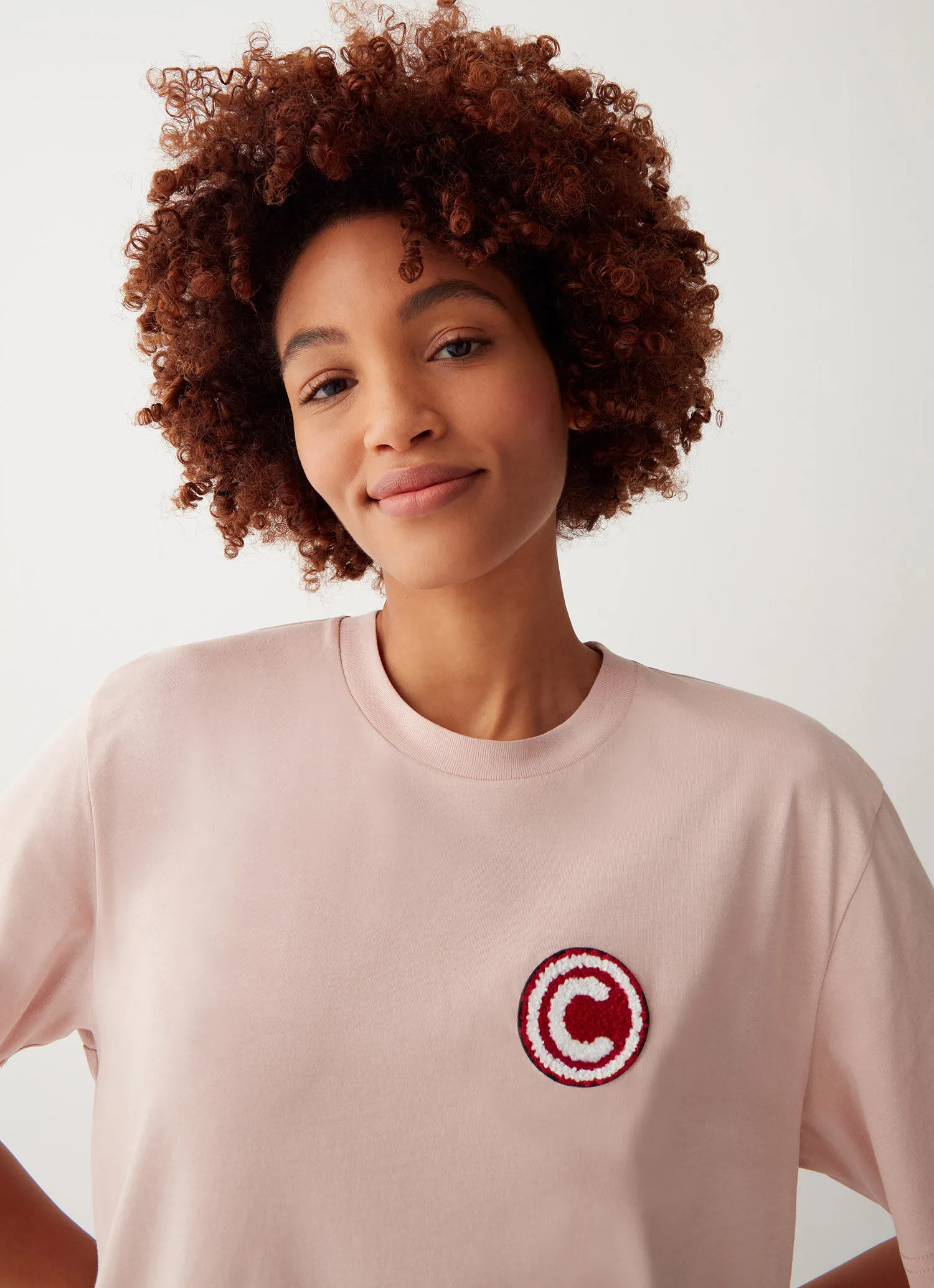 Camiseta universitaria con estampado en la espalda