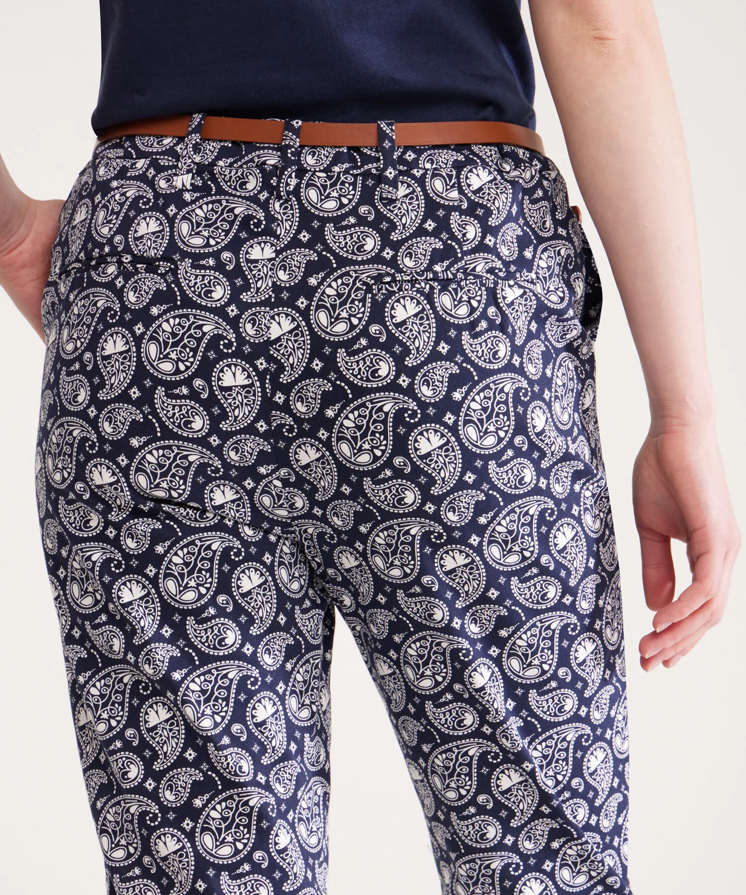 PANTAL&OACUTE;N CHINO ESTAMPADO CON CINTUR&OACUTE;N
