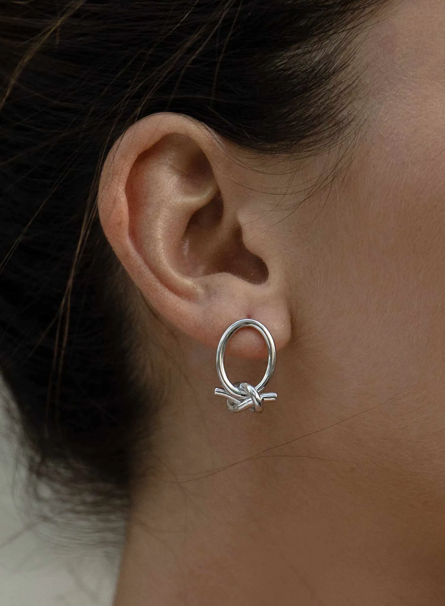 Pendientes originales de plata diseo nudo pequeo